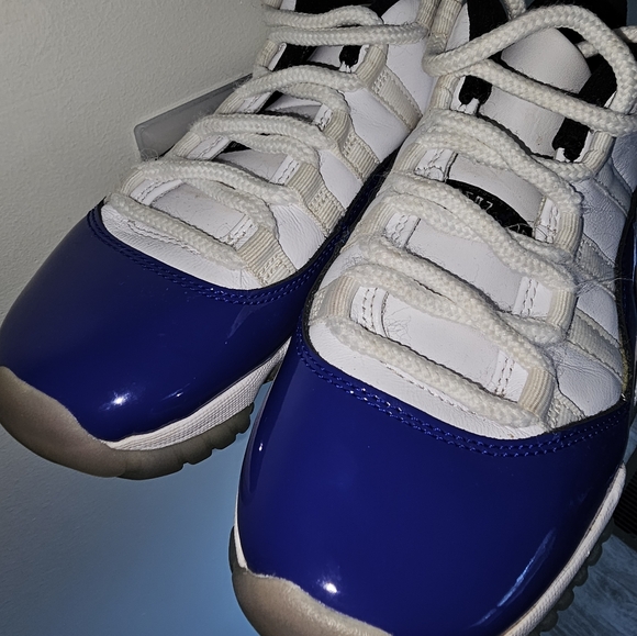 Jordan 11 Retro - Picture 2 of 2
